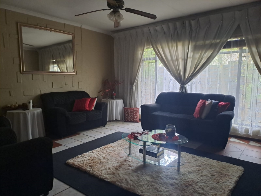 4 Bedroom Property for Sale in La Hoff North West